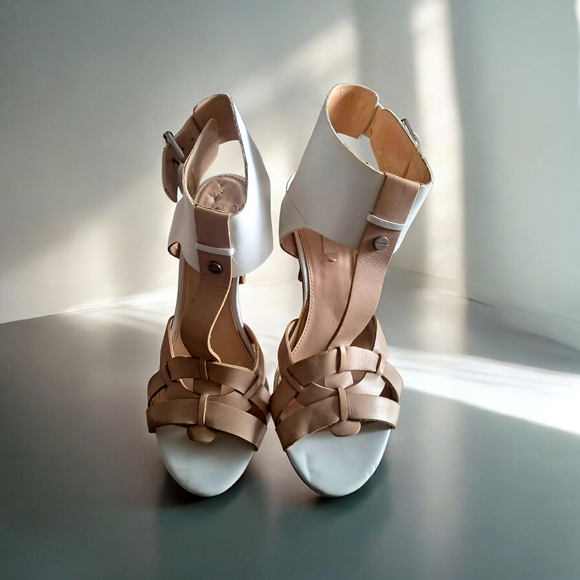 Guess Gwhyanne Size 8 medium Leather Elegant White and Tan Women's Heels - Picture 11 of 16